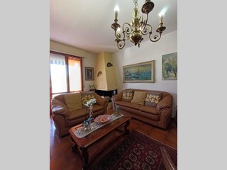 Appartamento in Vendita a Villafranca in Lunigiana, 85'000€, 85 m², con Box