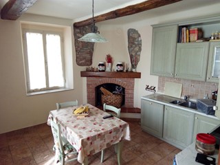 Casa Semi Indipendente in Vendita a Massa, zona Romagnano, 215'000€, 98 m²