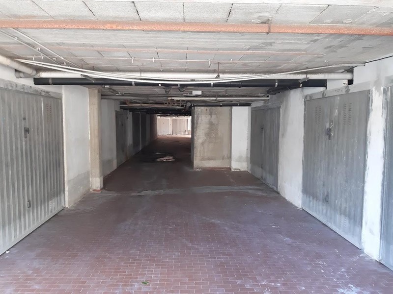 Box in Vendita a Pisa, 120'000€, 550 m², con Box