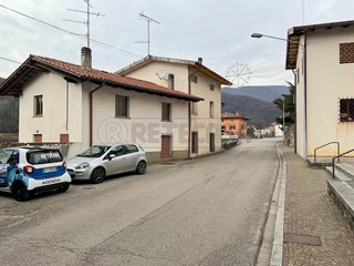Casa Indipendente in Vendita a Torreano, 105'000€, 350 m²