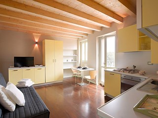 Monolocale in Vendita a Desenzano del Garda, zona Centralissima, 165'000€, 20 m², arredato