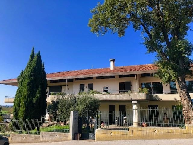 Villa in Vendita a Cerreto Guidi, 1'400'000€, 1200 m², arredato