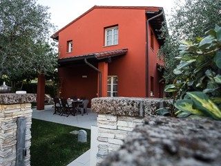 Casale in Vendita a Fucecchio, zona Querce, 550'000€, 250 m²