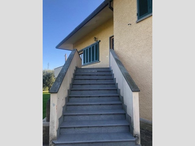 Villa in Vendita a Fucecchio, zona Galleno, 540'000€, 365 m²