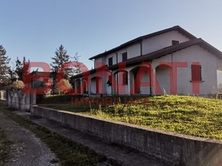 Casa Semi Indipendente in Vendita a Licciana Nardi, 252'000€, 200 m²