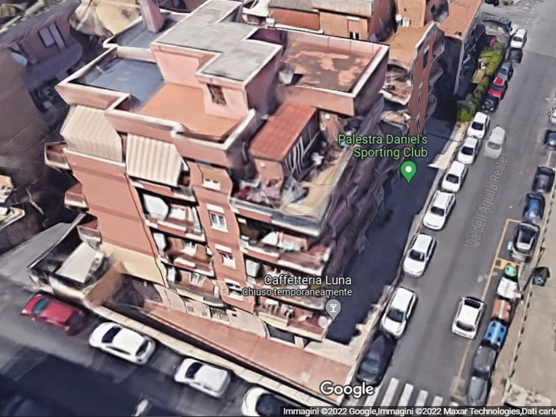 Attico in Vendita a Roma, zona TORRE MAURA, 165'000€, 75 m²