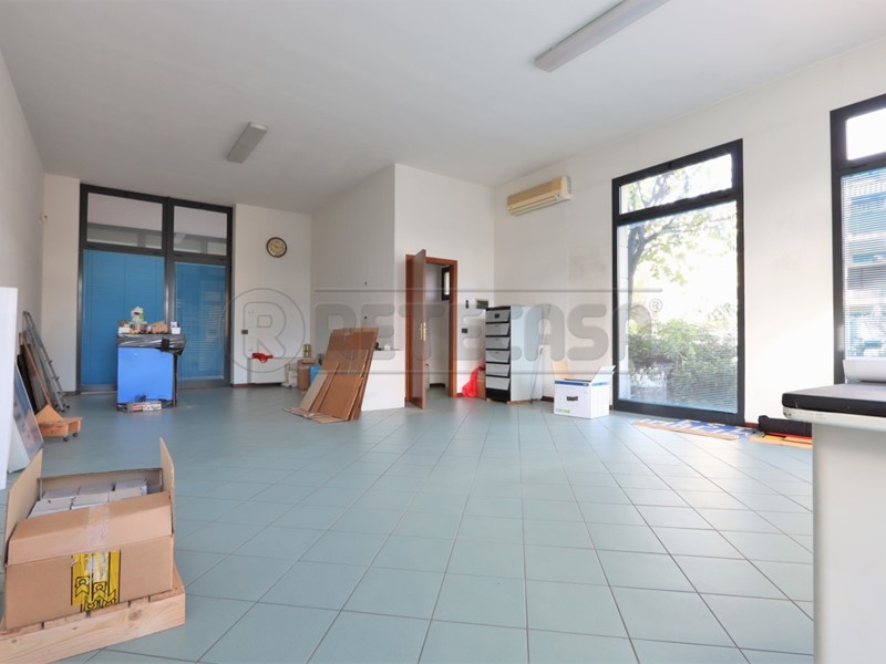 Immobile commerciale in Vendita a Longare, 52'000€, 75 m²