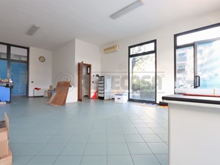 Immobile commerciale in Vendita a Longare, 52'000€, 75 m²