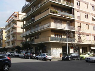 Negozio in Vendita a Roma, zona Roma (RM), 110'000€, 72 m²