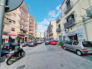 Negozio in Vendita a Castellammare di Stabia, zona Castellammare centro, 430'000€, 200 m², arredato