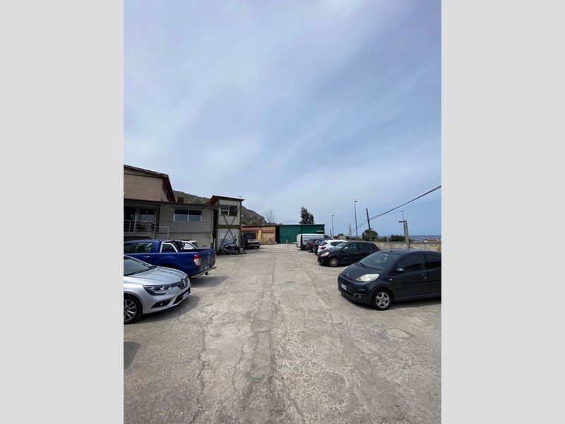 Magazzino in Vendita a Palermo, zona Mondello - Sferracavallo - Addaura - Tommaso Natale - Partanna - Capo Gallo, 165'000€, 678 m²