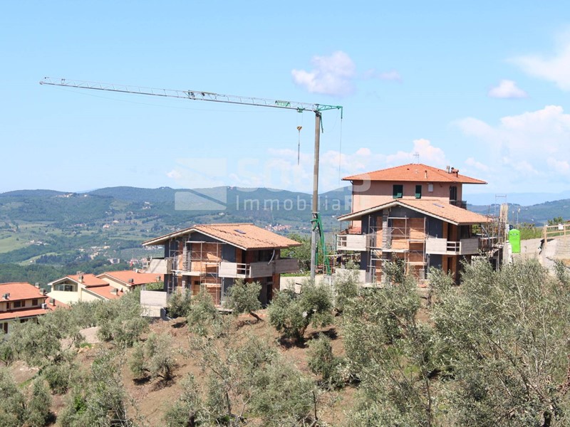 Villetta a schiera in Vendita a Reggello, zona San Donato in Fronzano, 300'000€, 165 m²