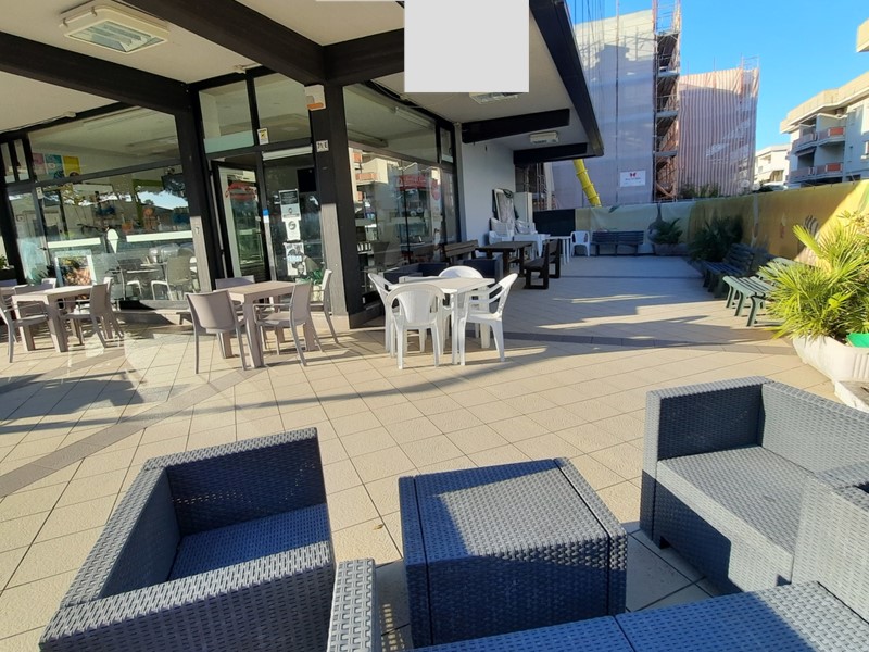 Attività commerciale in Vendita a Martinsicuro, zona Villa Rosa, 60'000€, 171 m²