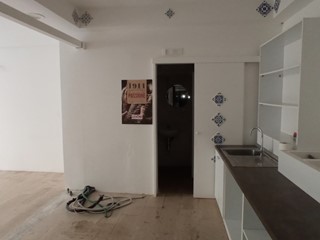 Immobile commerciale in Affitto a Ragusa, zona Centro storico, 350€, 40 m²