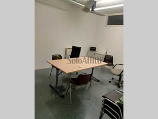 Ufficio in Affitto a Senigallia, zona Ciarnin, 280&euro;, 12 m², arredato
