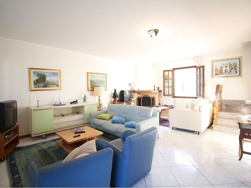 Villetta a schiera in Vendita a Buti, zona Cascine, 269'000€, 155 m², con Box