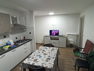 Trilocale in Vendita a Carrara, zona Marina Di Carrara, 120'000€, 55 m², arredato