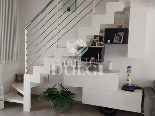 Appartamento in Affitto a Viareggio, 2'500€, 93 m², arredato