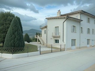 Villa bifamiliare in Vendita a Lucca, zona Fagnano, 280'000€, 250 m²