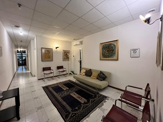 Ufficio in Vendita a Siena, zona Montarioso, 140'000€, 125 m²