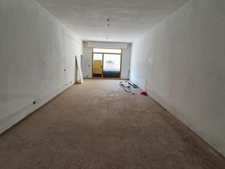 Immobile commerciale in Vendita a Lamporecchio, 70'000€, 100 m²