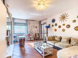 Quadrilocale in Vendita a Sarzana, zona Nave, 185'000&euro;, 90 m², con Box