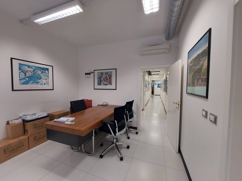Ufficio in Vendita a Bologna, zona Fiera, 495'000€, 480 m²