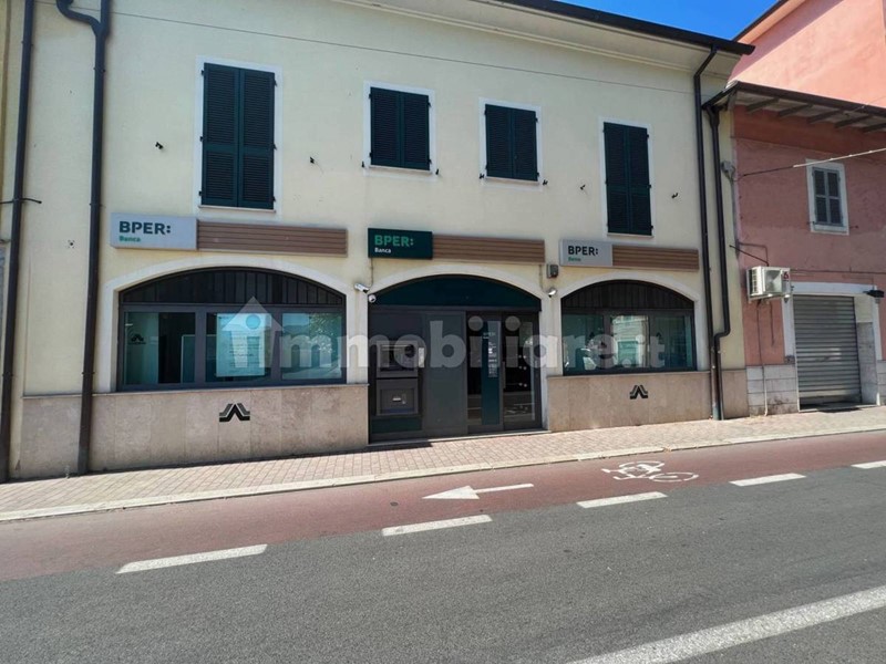 Negozio in Vendita a Narni, 220'000&euro;, 200 m²