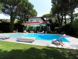 Casa Indipendente in Affitto a Forte dei Marmi, 400 m², arredato