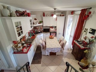 Casa Semi Indipendente in Vendita a Castelnuovo Magra, 330'000€, 170 m²