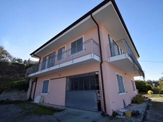 Casa Indipendente in Vendita a Bordighera, 650'000€, 150 m²