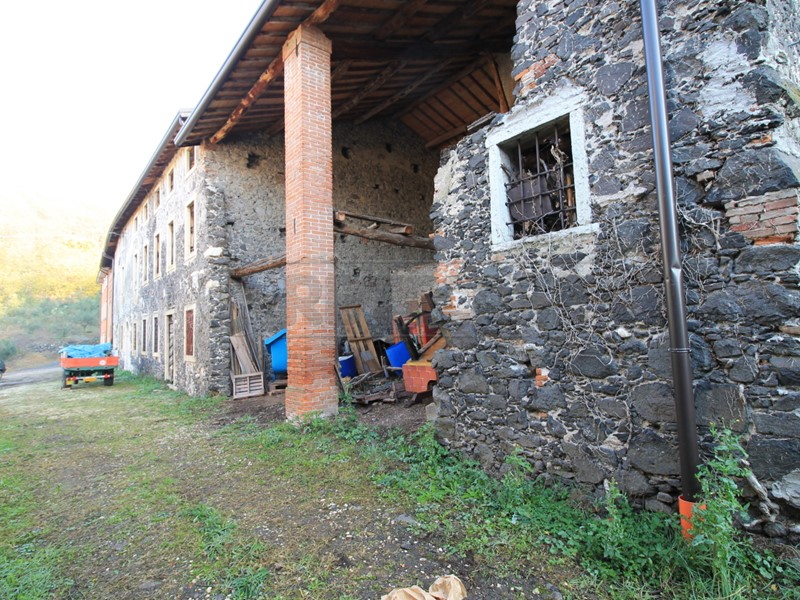 Rustico in Vendita a Roncà, 200'000€, 325 m²