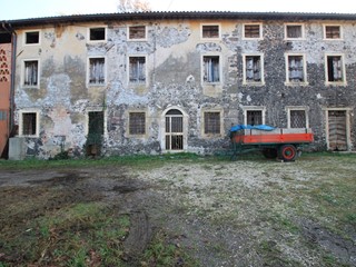 Rustico in Vendita a Roncà, 200'000€, 325 m²