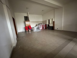 Immobile commerciale in Affitto a Ortona, zona Centro commerciale Fonta grande, 300€, 60 m²