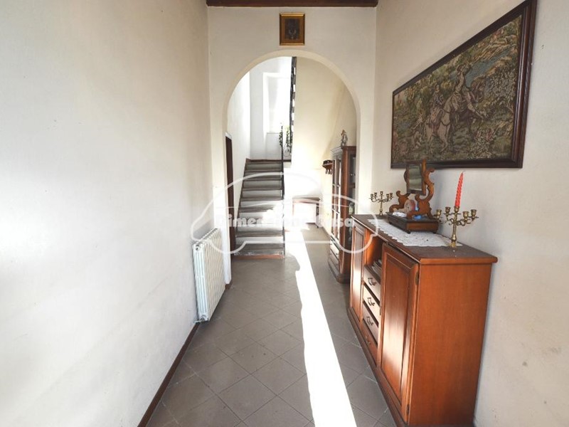 Casa Indipendente in Vendita a Lucca, zona Cappella, 165'000€, 135 m²