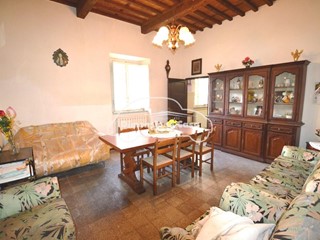 Casa Indipendente in Vendita a Lucca, zona Cappella, 165'000€, 135 m²