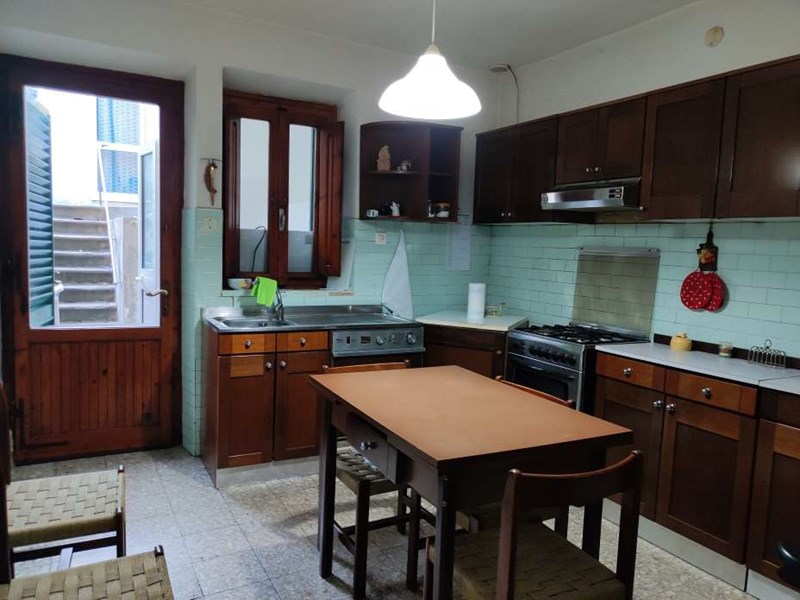 Casa Indipendente in Vendita a Prato, zona Figline , 245'000€, 150 m²