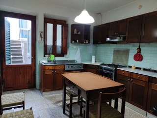 Casa Indipendente in Vendita a Prato, zona Figline , 245'000€, 150 m²