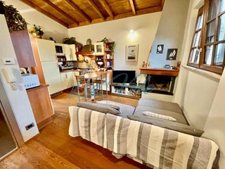 Trilocale in Vendita a Massa, zona Ronchi, 220'000&euro;, 60 m², arredato