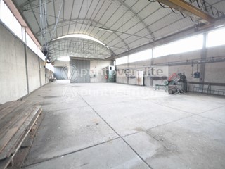 Capannone in Affitto a Lucca, 5'000€, 1200 m²