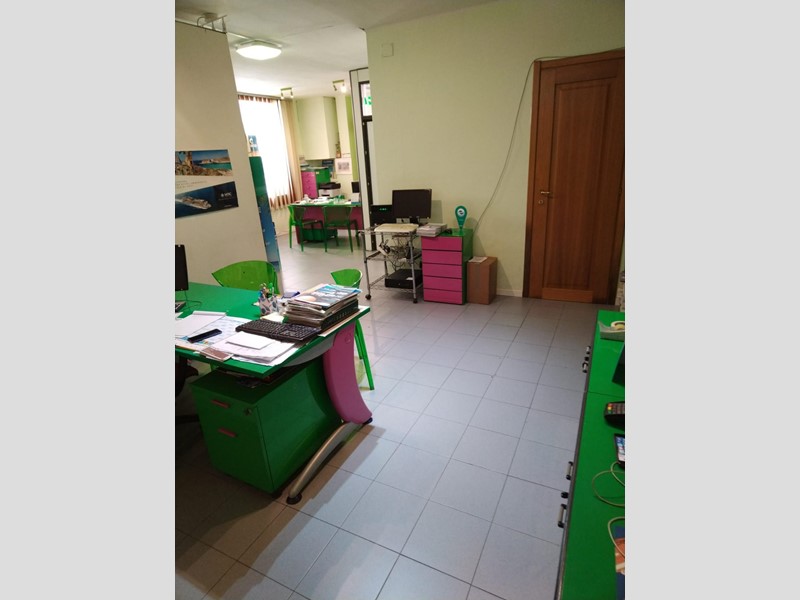 Immobile commerciale in Affitto a Siena, 800€, 85 m²