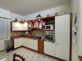 Trilocale in Vendita a Savona, zona VILLAPIANA, 169'000€, 90 m²