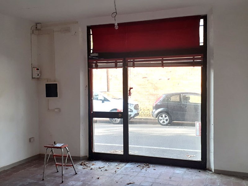 Magazzino in Affitto a Ferrara, zona entro le mura, 500€, 50 m²