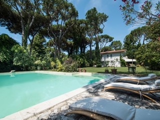 Casa Indipendente in Affitto a Pietrasanta, zona Marina di Pietrasanta, 350 m², arredato