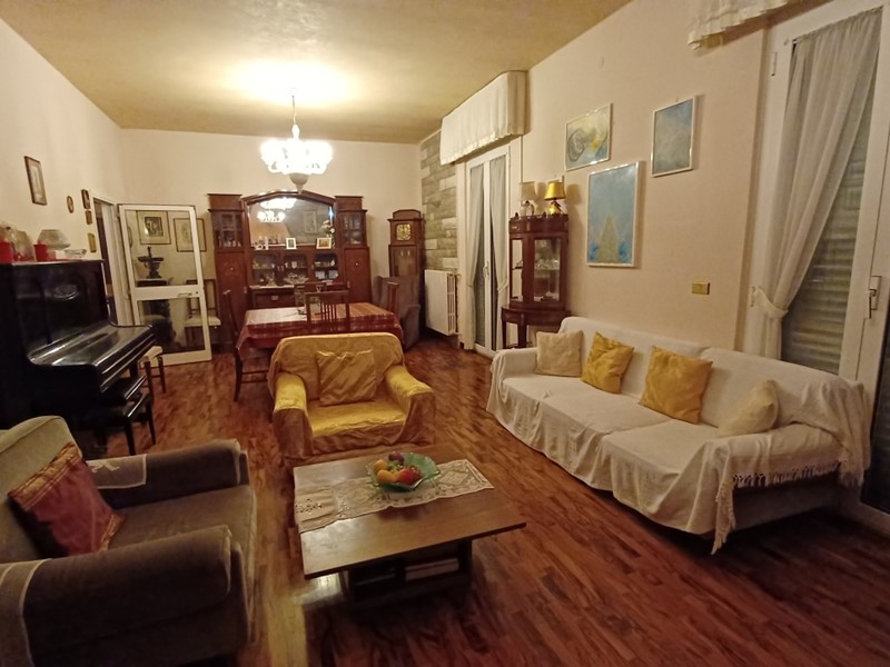 Casa Indipendente in Vendita a Monte Grimano Terme, zona Montelicciano, 300 m², arredato, con Box