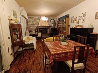 Casa Indipendente in Vendita a Monte Grimano Terme, zona Montelicciano, 300 m², arredato, con Box