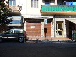 Immobile commerciale in Vendita a Ventimiglia, 145'000€, 53 m²