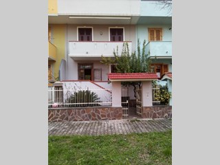 Villetta a schiera in Vendita a Avella, zona semicentrale, 195'000&euro;, 210 m², con Box