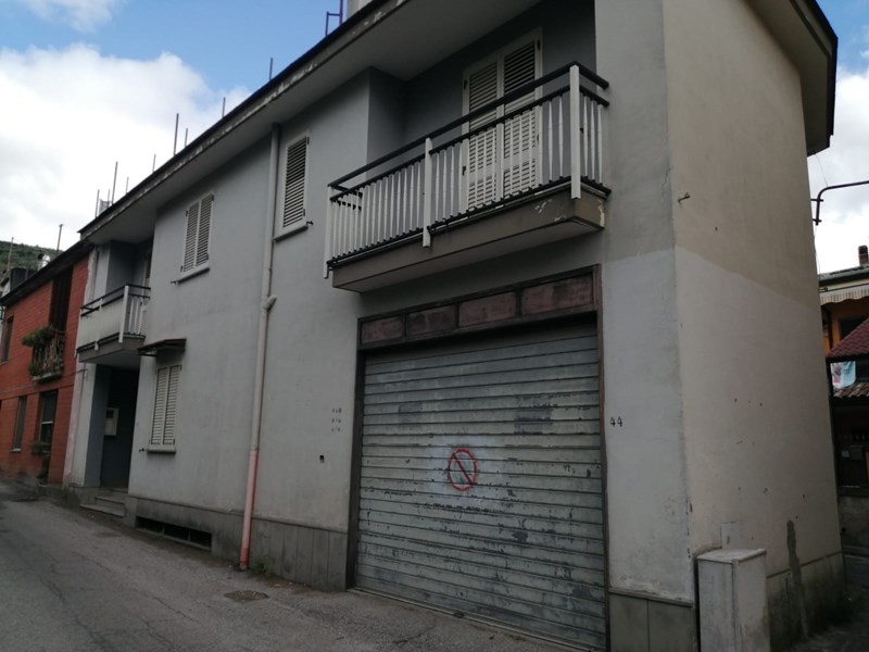 Villetta a schiera in Vendita a Avella, zona Semicentrale, 185'000&euro;, 180 m², con Box
