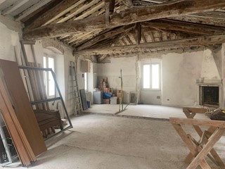 Casa Semi Indipendente in Vendita a Carrara, 90'000€, 100 m²